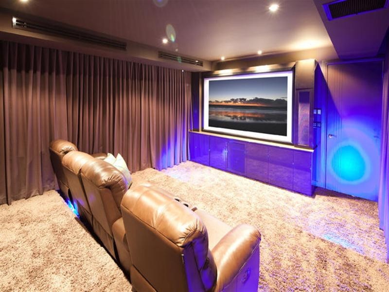 54 Knightsbridge Parade East, Sovereign Islands QLD 4216