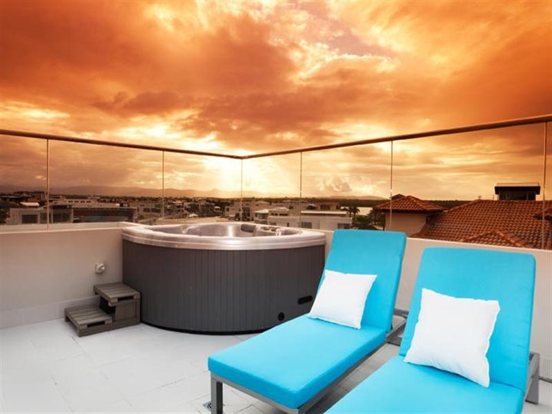 54 Knightsbridge Parade East, Sovereign Islands QLD 4216