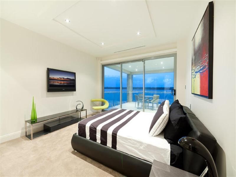54 Knightsbridge Parade East, Sovereign Islands QLD 4216