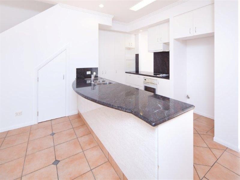 2/45 Woodroffe Avenue, Main Beach QLD 4217