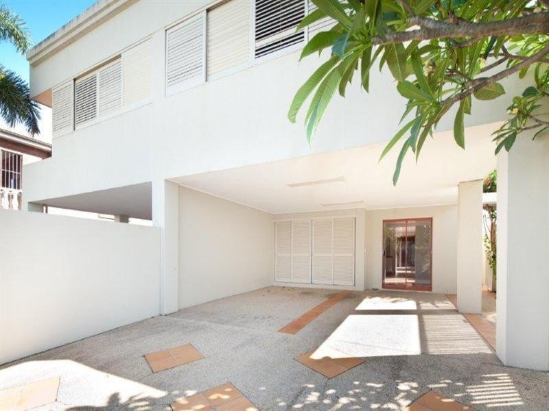 2/45 Woodroffe Avenue, Main Beach QLD 4217