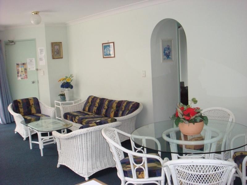 1/37 Peninsular Drive, Surfers Paradise QLD 4217