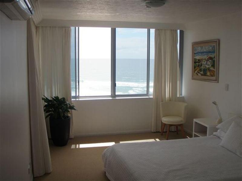 25 Northcliffe Terrace, Surfers Paradise QLD 4217