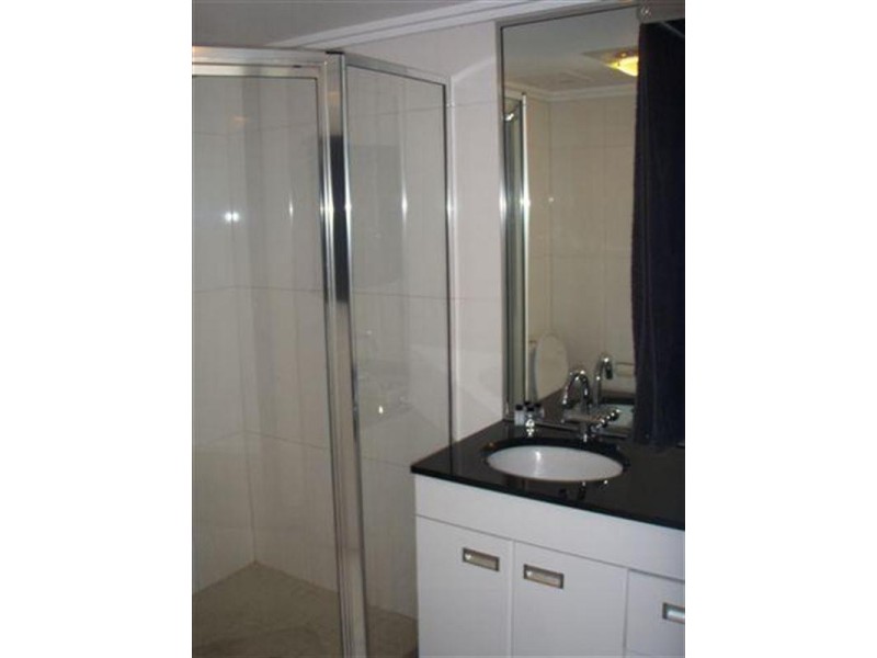 25 Northcliffe Terrace, Surfers Paradise QLD 4217