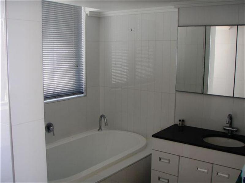 25 Northcliffe Terrace, Surfers Paradise QLD 4217