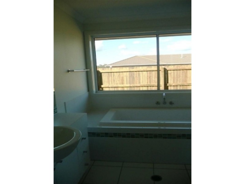 44 Peppertree Drive, Holmview QLD 4207