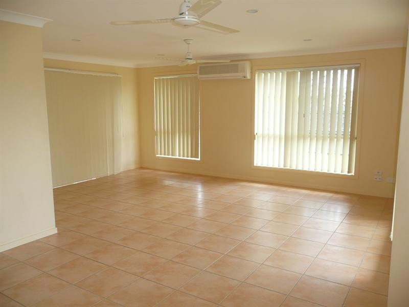 44 Lake Manchester, Logan Reserve QLD 4133