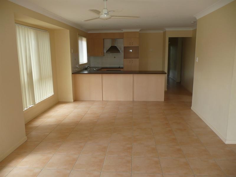 44 Lake Manchester, Logan Reserve QLD 4133