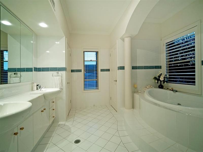 1095 Beechwood Drive, Hope Island QLD 4212