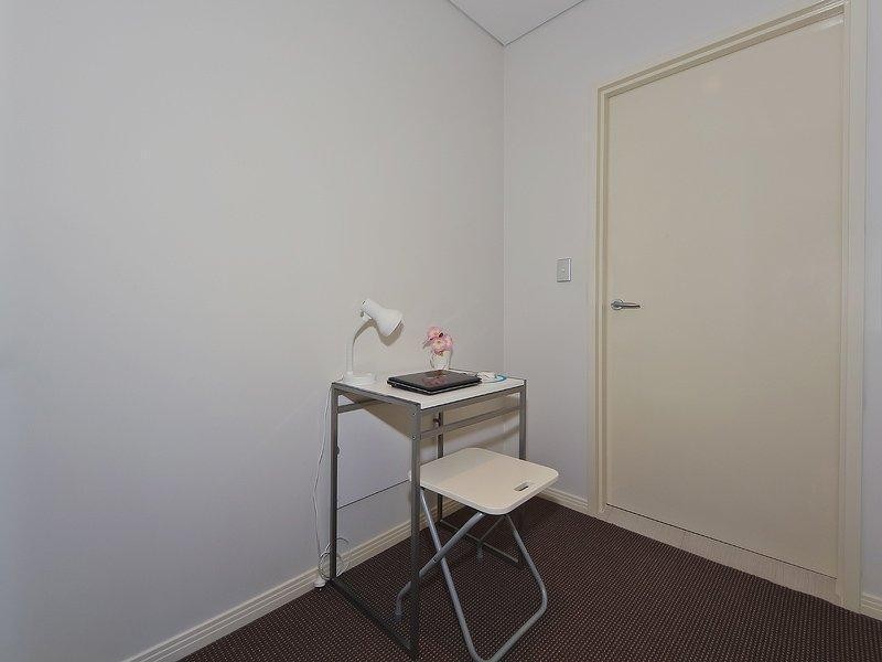 4 Como Crescent, Southport QLD 4215