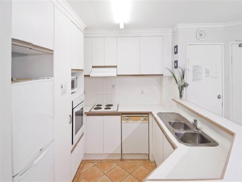 3/1 Cronin Avenue, Main Beach QLD 4217