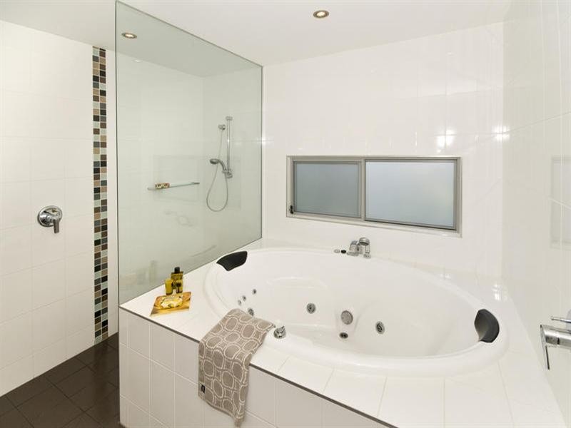 41 Sophie Avenue, Broadbeach Waters QLD 4218