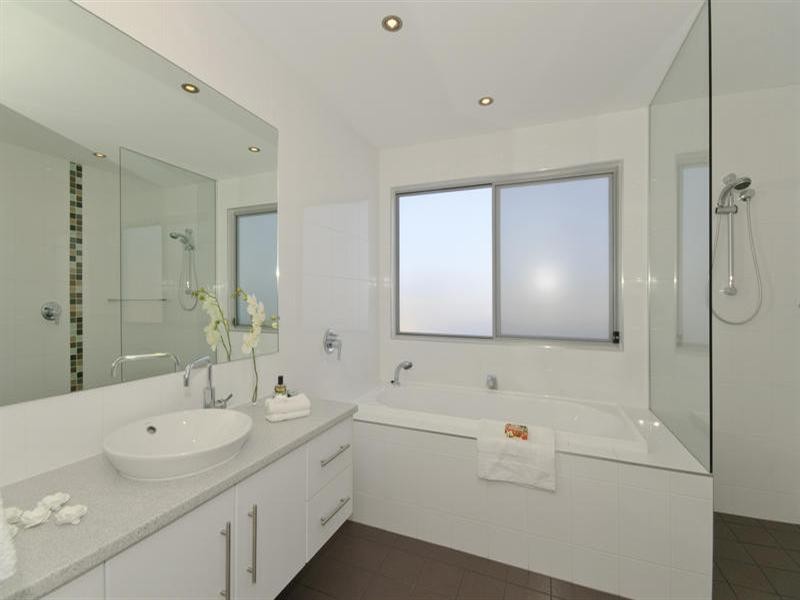 41 Sophie Avenue, Broadbeach Waters QLD 4218