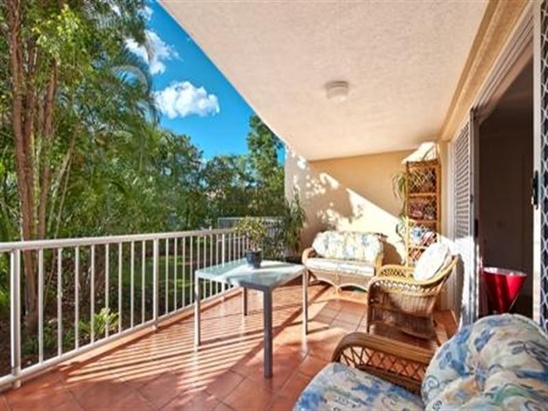 8 Dalpura Street, Chevron Island QLD 4217