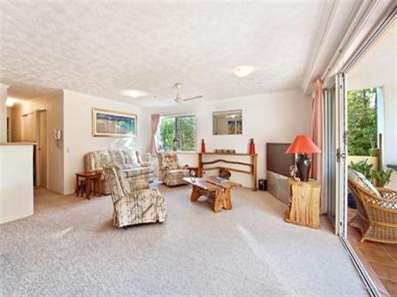 8 Dalpura Street, Chevron Island QLD 4217