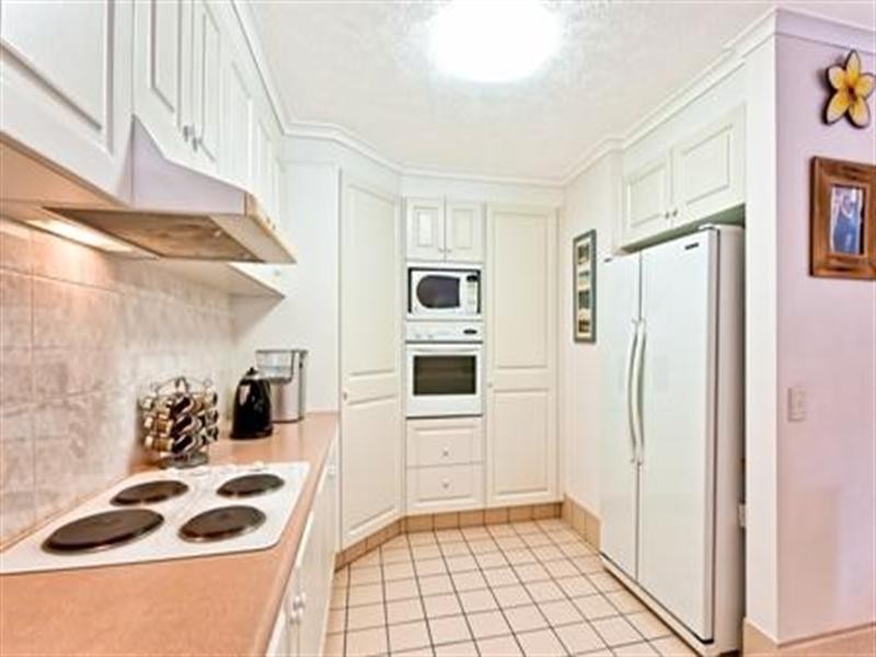 8 Dalpura Street, Chevron Island QLD 4217