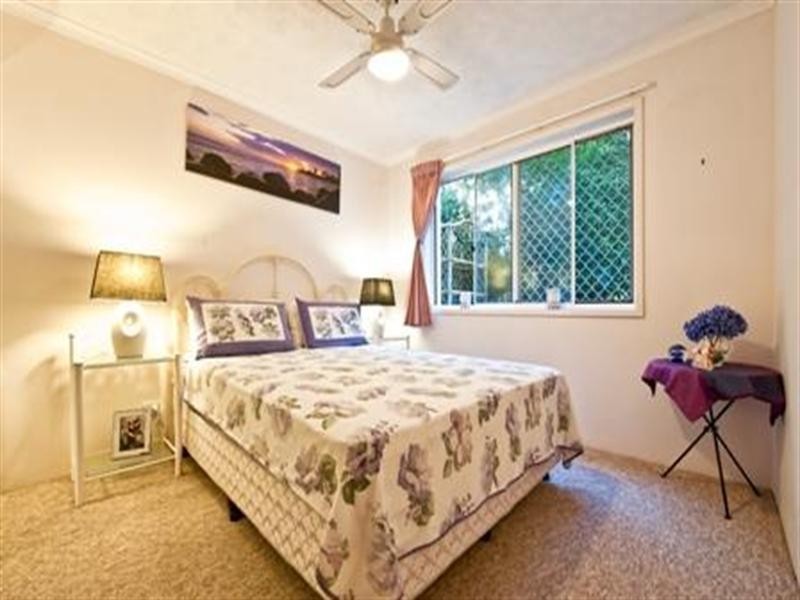 8 Dalpura Street, Chevron Island QLD 4217