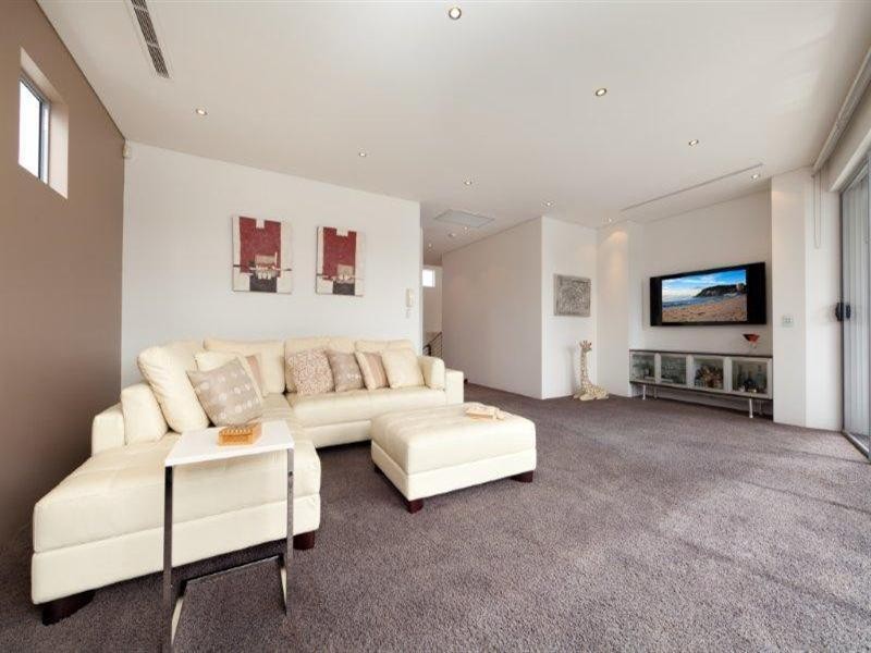 19 Neptune Court, Surfers Paradise QLD 4217