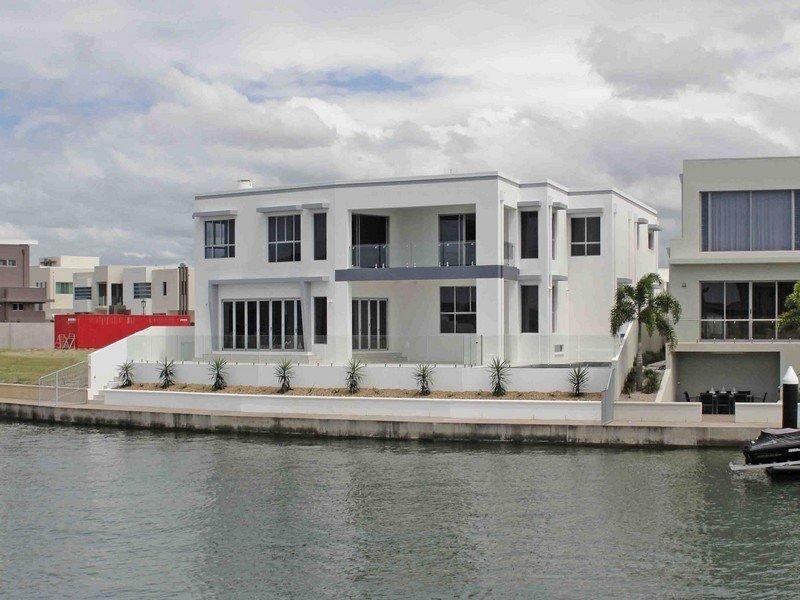 32 Royal Albert Crescent, Sovereign Islands QLD 4216