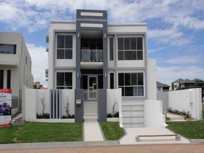 32 Royal Albert Crescent, Sovereign Islands QLD 4216