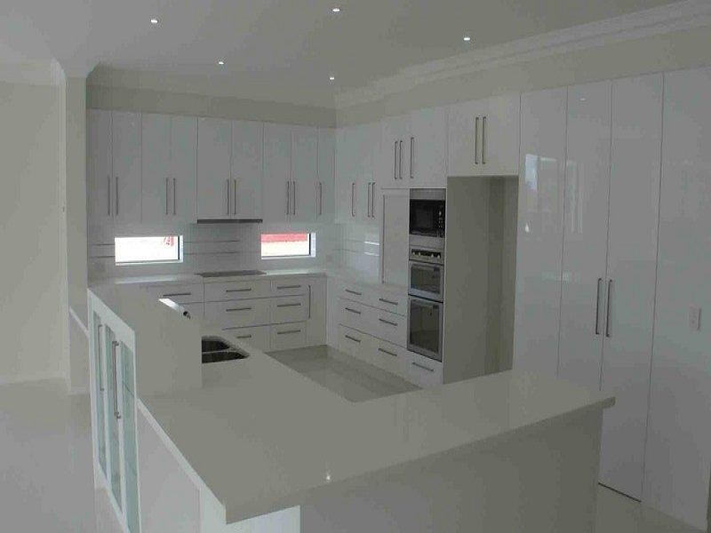 32 Royal Albert Crescent, Sovereign Islands QLD 4216