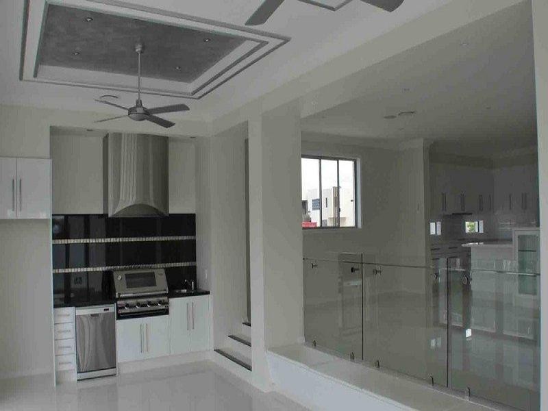 32 Royal Albert Crescent, Sovereign Islands QLD 4216