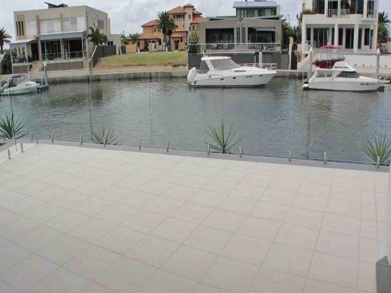 32 Royal Albert Crescent, Sovereign Islands QLD 4216