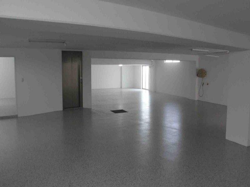 32 Royal Albert Crescent, Sovereign Islands QLD 4216