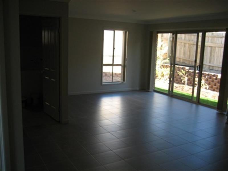 2/2 Duce Ct (on Cnr), Upper Coomera QLD 4209