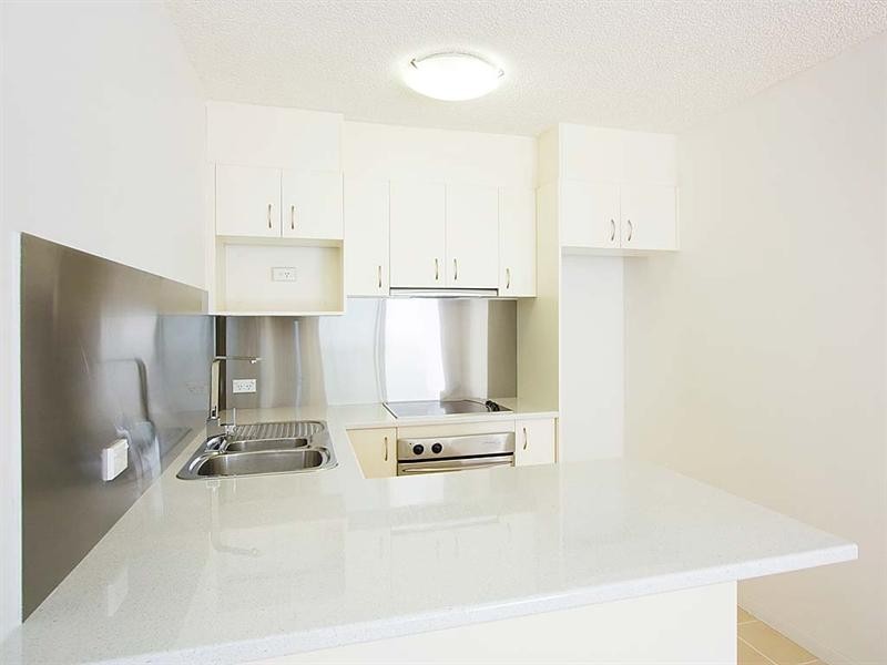 1/51 Burra Street, Chevron Island QLD 4217