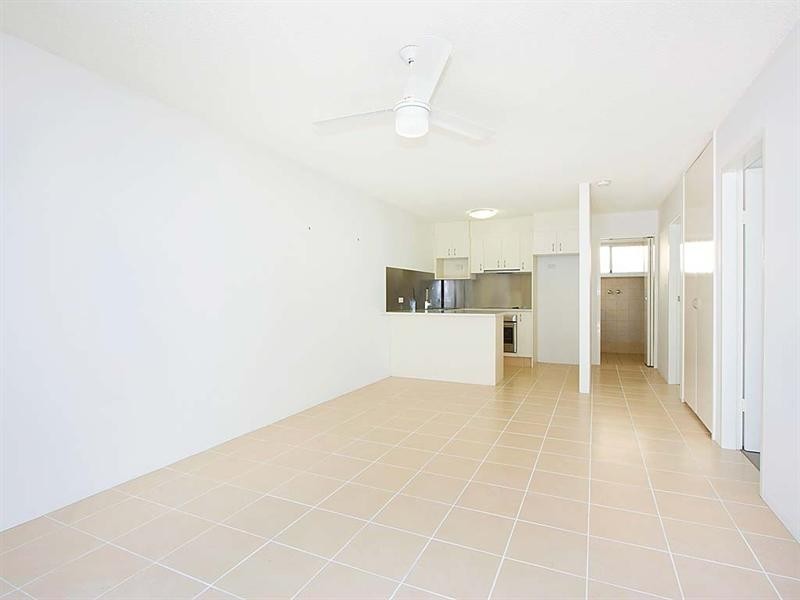 1/51 Burra Street, Chevron Island QLD 4217