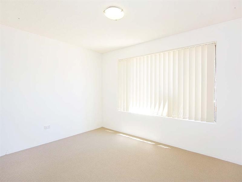 1/51 Burra Street, Chevron Island QLD 4217