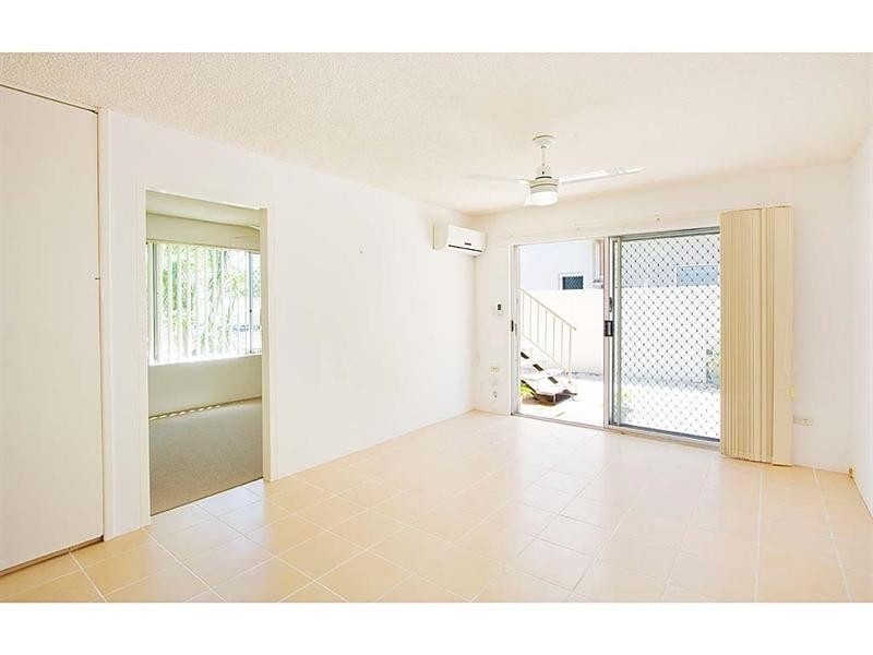 1/51 Burra Street, Chevron Island QLD 4217