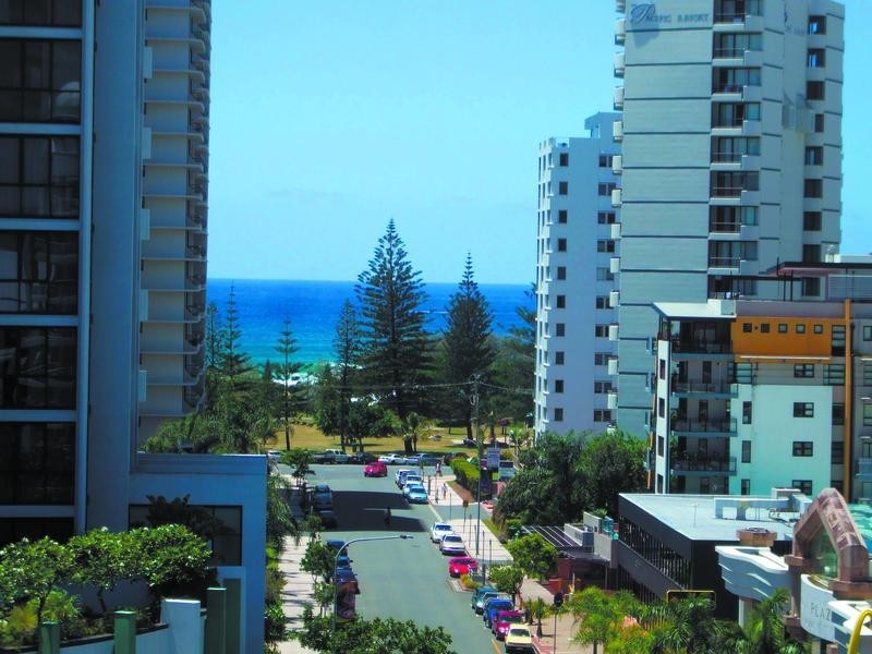 90 Surf Parade, Broadbeach QLD 4218