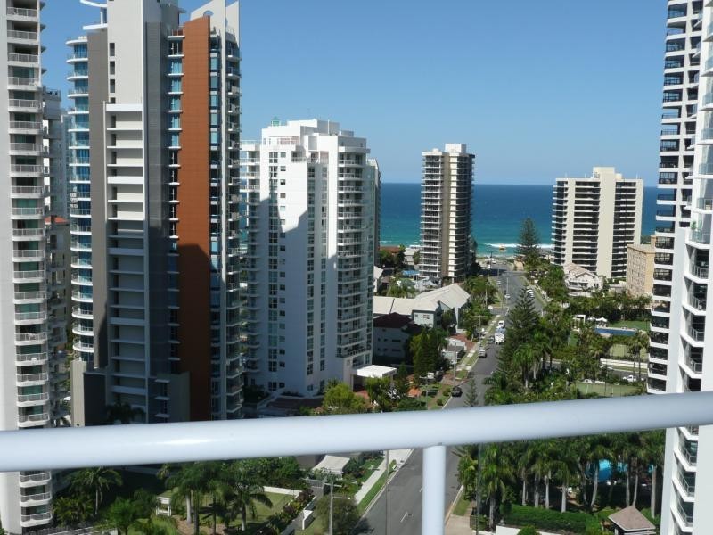 49-3 Tedder Avenue, Main Beach QLD 4217