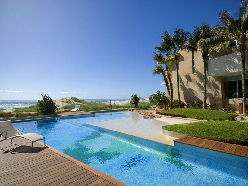 35 Northcliffe Terrace, Surfers Paradise QLD 4217