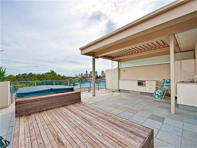 68 Sunset Boulevard, Surfers Paradise QLD 4217