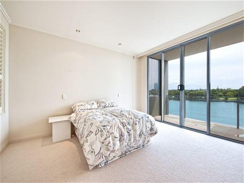 68 Sunset Boulevard, Surfers Paradise QLD 4217