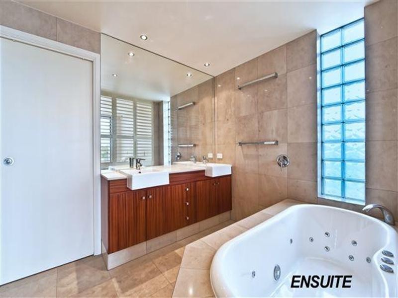 68 Sunset Boulevard, Surfers Paradise QLD 4217
