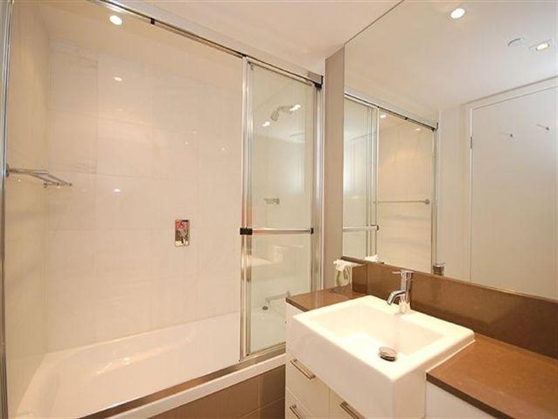 18 Enderley Avenue, Surfers Paradise QLD 4217