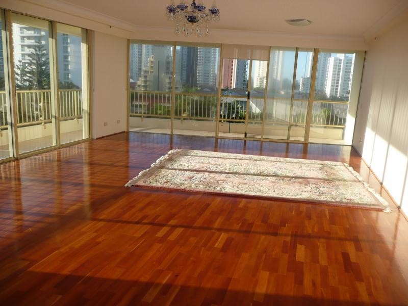 61-1 Serisier Avenue, Main Beach QLD 4217