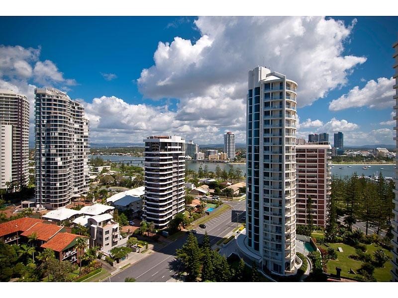 3 Cunningham Avenue, Main Beach QLD 4217