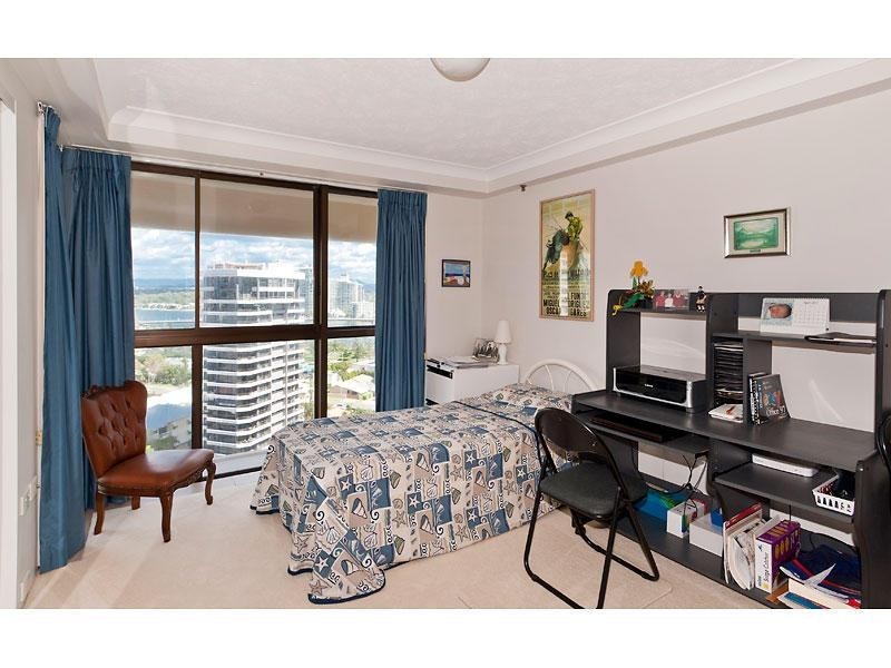 3 Cunningham Avenue, Main Beach QLD 4217