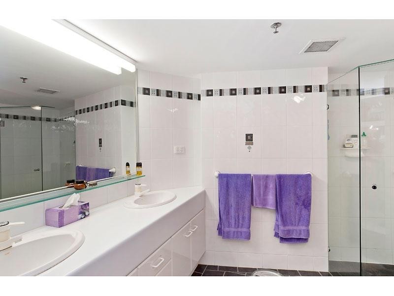 3 Cunningham Avenue, Main Beach QLD 4217