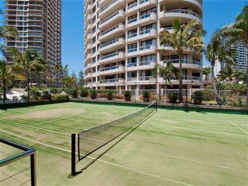 3 Cunningham Avenue, Main Beach QLD 4217