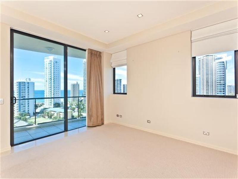 11 Peak Avenue, Main Beach QLD 4217