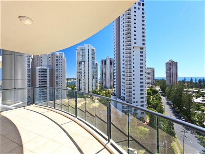 11 Peak Avenue, Main Beach QLD 4217