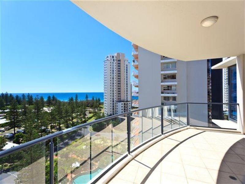 11 Peak Avenue, Main Beach QLD 4217