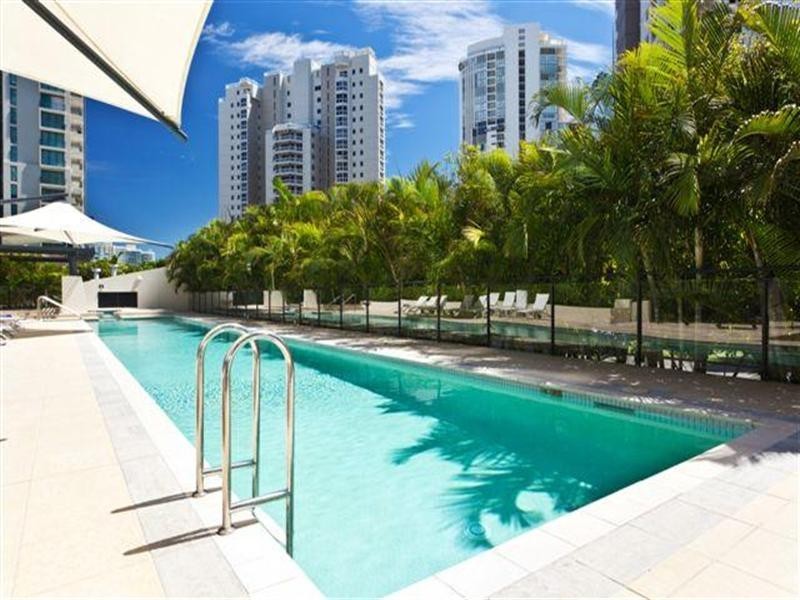 11 Peak Avenue, Main Beach QLD 4217