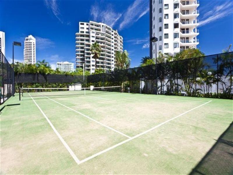 11 Peak Avenue, Main Beach QLD 4217